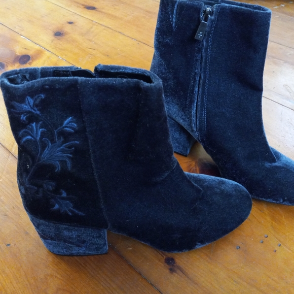 Kenneth Cole Shoes - Kenneth Cole New York Womens Renna Velvet Block Heel Booties Blue Size 9.5